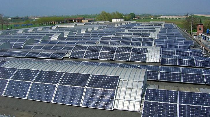 Electrica Furnizare instalează 660 de panouri fotovoltaice pentru Cristal Brad Service