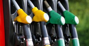 Prețul benzinei scade ușor, în tandem cu piețele europene
