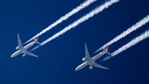Parlamentul European va devansa termenul de plată pentru emisii al companiilor aeriene