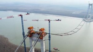 Transelectrica: LEA de 400 kV Cernavodă-Stâlpu avansează peste Dunăre